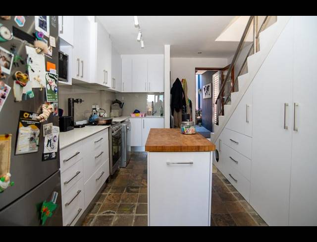 2 BEDROOM APARTMENT FOR SALE IN SEA POINT